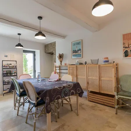 Les Des 3 Chouettes Bed and breakfast